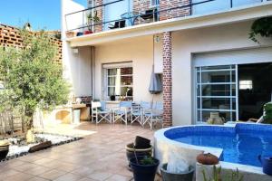 a patio with a swimming pool and a house at St Agne - Maison 3 ch patio Toulouse in Toulouse