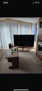 Μια τηλεόραση ή/και κέντρο ψυχαγωγίας στο Luxury Holiday mobile home +26 φωτογραφίες