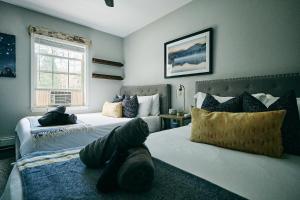 a bedroom with two beds with stuffed animals on them at Visit Chill House 15 miles from Windham Hot Tub and Ping Pong in Cairo +27 photos