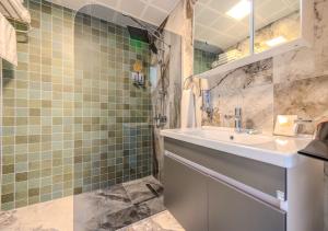 a bathroom with a sink and a shower at Ayçiçeği Comfort Otel in Edirne +21 photos