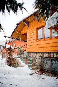 ザコパネにあるPokoje u Arkaの雪の家