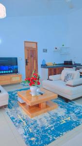 Χώρος καθιστικού στο Seabreeze Luxury Apartment Shanzu, Mombasa