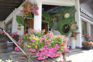 A garden outside Hotel Stella Alpina