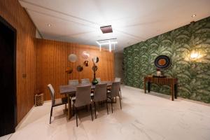 a dining room with a table and chairs at Viva La Villa in Marrakech
