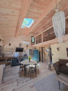 Nhà bếp/bếp nhỏ tại Chalet Lac de la Raviège la Laurinette SPA +23 ảnh