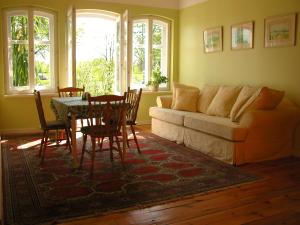 a living room with a couch and a table at Dom Gościnny Ogłuszka in Pilec