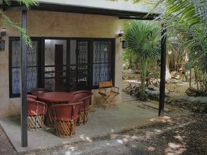 a patio with a table and chairs next to a building at La Casita del Museo in Valladolid