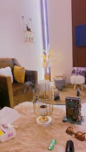 a living room with a couch and a table at شقق فاخرة in Hafr Al Baten
