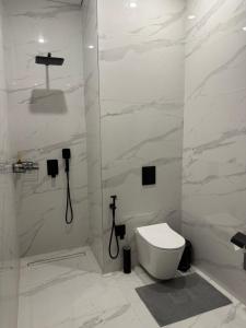 Ένα μπάνιο στο Knightsbridge Residence Baku