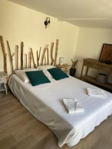 En eller flere senge i et værelse på L'Auberge d 'Eva - Gîtes