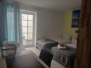 a hotel room with two beds and a window at Twin Room Sofia's Happy House WC Privada Porta ao lado in Aldeia dos Fernandes +26 photos
