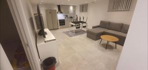 Køkken eller tekøkken på Fresh and newly renovated basement apartment + 21 billeder