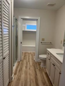 Imagen de la galería de Private, Lakefront Condo, en Hartsville
