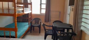 Ένα ή περισσότερα κρεβάτια σε δωμάτιο στο Quarto família completo