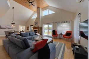 Et opholdsområde på Au Bord du St-Maurice navigable river spa and ski + 40 billeder