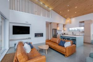 a living room with two couches and a kitchen at Villa Birdie in Pont-Rouge +38 photos