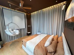 a bedroom with a bed and a large window at Phú Xuân Homestay - Gần Dốc Hoàng Hôn, Phòng Rộng View Sông in Phan Thiet +198 photos