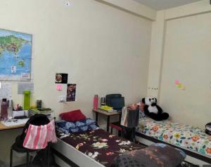 Katil atau katil-katil dalam bilik di Swastik Girls Hostel