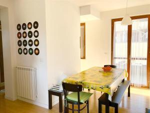 a dining room with a table and some chairs at Peter giardino e casa sul lago in Bracciano