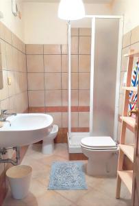 Koupelna v ubytování Peter giardino e casa sul lago + 34 fotografií