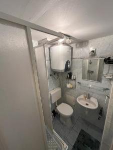 Ένα μπάνιο στο Apartman 2 főre