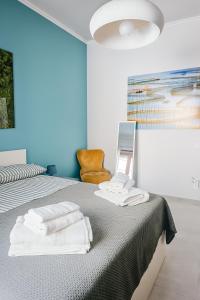 a bedroom with a bed with towels on it at Casa Chanel in Rome +18 photos