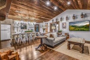 Η κουζίνα ή μικρή κουζίνα στο Summer Wind cabin
