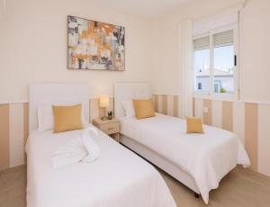 Ένα ή περισσότερα κρεβάτια σε δωμάτιο στο Luxury Penthouse Marbella Walk to Banus +23 φωτογραφίες