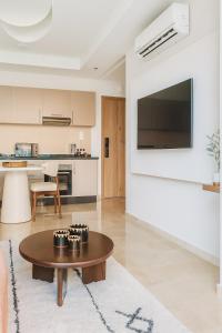 TV a/nebo společenská místnost v ubytování Cosy, Bohème au cœur de Marrakech et de la medina