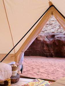 Ένα ή περισσότερα κρεβάτια σε δωμάτιο στο The Legacy of Wadi Rum