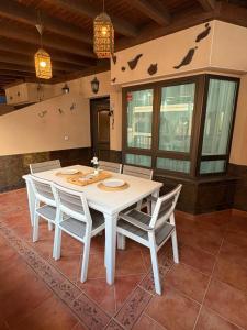 a white table and chairs in a room at Duplex El Principito in Gran Tarajal