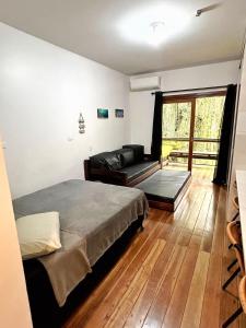Ένα ή περισσότερα κρεβάτια σε δωμάτιο στο Maresias flat mata azul 2
