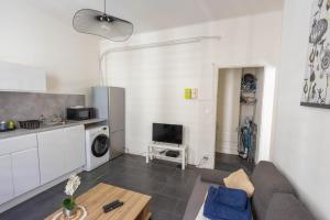 a living room with a couch and a table at Superbe appartement à 250 m de la mer in Toulon +12 photos