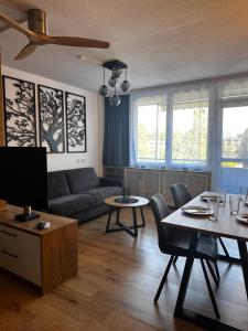 a living room with a couch and a table at Alpenblick - Ferienwohnung Vockner in Strobl