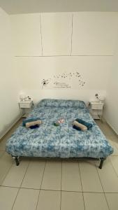 Ένα ή περισσότερα κρεβάτια σε δωμάτιο στο marsa