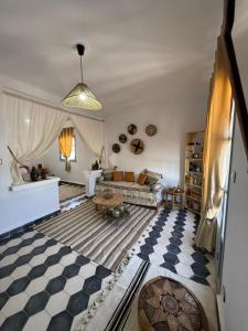 a living room with a checkered floor at Dar Ba à 15 min à pied de la mer in Essaouira