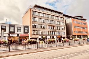 a building on the side of a street at 2 Bed 2 Bath Penthouse in Chelmsford City Centre with Free Parking ideal for long stays and Contractors - sleeps 6 in Chelmsford