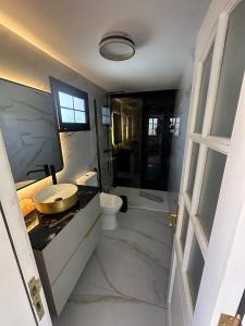 a bathroom with a sink and a toilet and a shower at Bungalow near Yumbo in Playa del Ingles