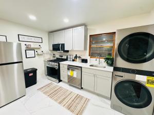 Gallery image of Urban Oasis I Stylish Getaway to NYC with Parking in Jersey City +32 photos