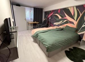 a bedroom with a bed and a painting on the wall at E11 Cologne in Cologne