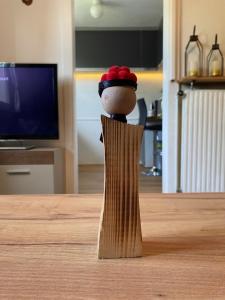 Et tv og/eller underholdning på Voll ausgestattete 3 Zimmer Wohnung mit 2 Schlafzimmer