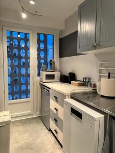Kuchyň nebo kuchyňský kout v ubytování Appartement moderne tout équipé