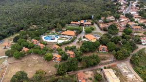 an aerial view of a house with a swimming pool at Pasargada Hotel in Crato