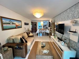 a living room with a couch and a table at Casa de Praia em Carneiros in Tamandaré
