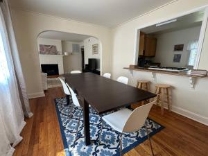a dining room with a table and chairs at Prime Spot Staysimple Comfort, Perfect Location in Annapolis