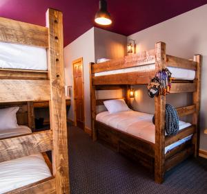 Postel nebo postele na pokoji v ubytování The Bivvi Hostel
