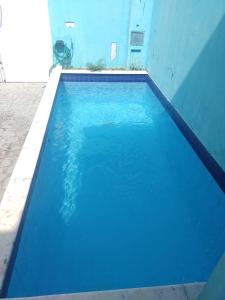 Πισίνα στο ή κοντά στο Casa Espaçosa com Piscina e Lazer Próxima ao Mar