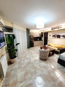 TV a/nebo společenská místnost v ubytování Likuna's home