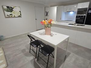 Φωτογραφία από το άλμπουμ του Harristown Modern Retreat - Family & Group Friendly σε Harristown