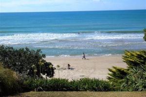 Gallery image of Gisborne, 3 Bedroom House, Beachfront, Wainui Beach in Gisborne